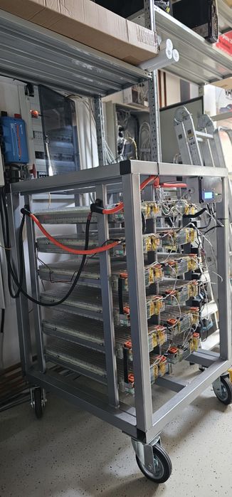 Raft acumulatori Tesla 63,6 kW pentru fotovoltaice