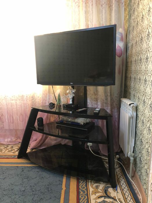 Подставка и телевизор сатылады срочно