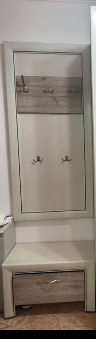 Продам вешалку с тумбочкой