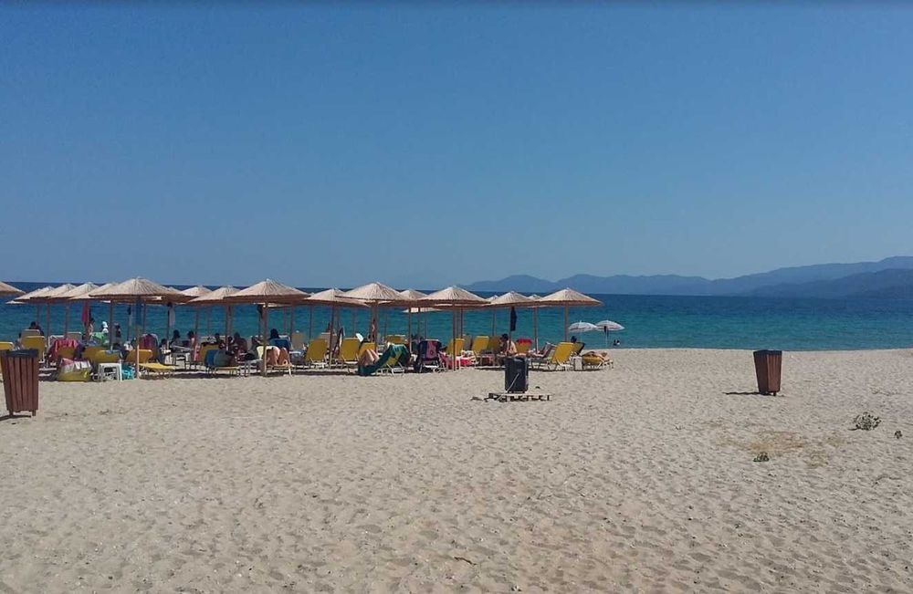 Продава парцел 780 м2 зад супермаркет Склавенитис в Аспровалта, Гърция