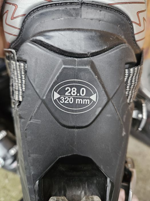 Ски, ски обувки и щеки