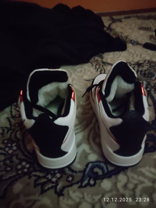 Мужские кроссовки