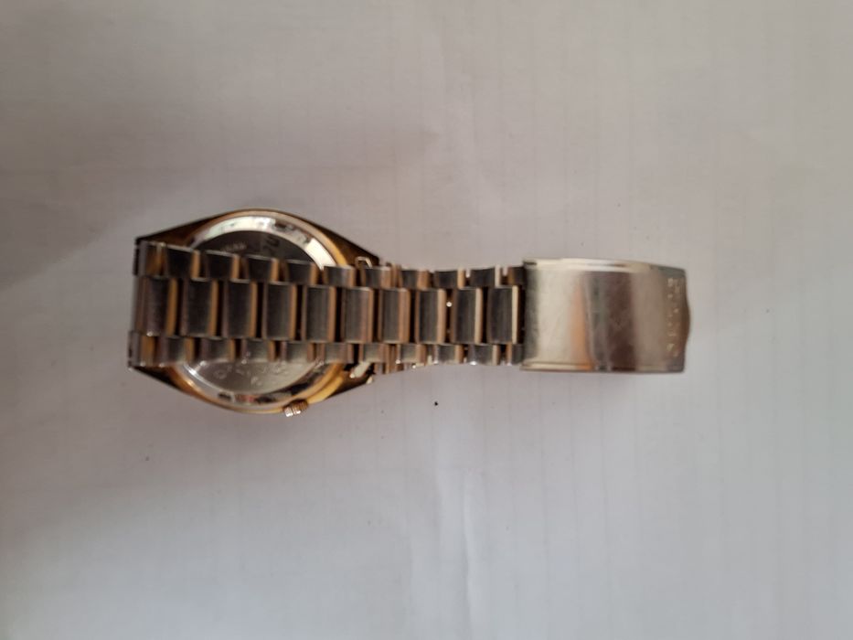 Продавам ръчен часовник "Seiko 5".