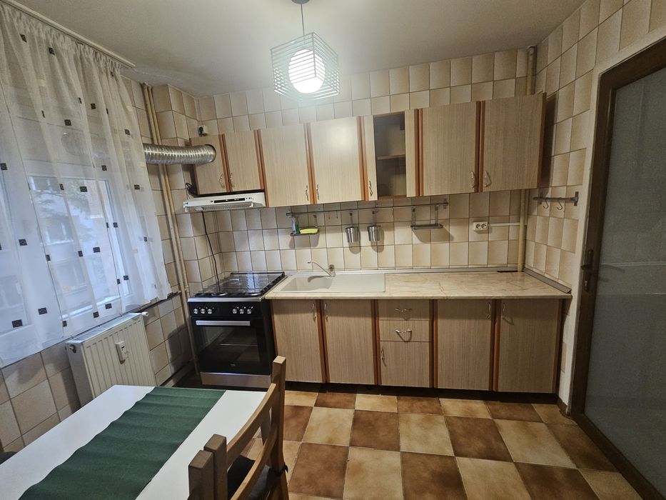 Apartament 3 camere de închiriat