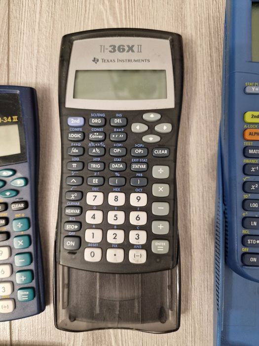 Lot 9 calculatoare stiintifice Texas Instrument si Casio