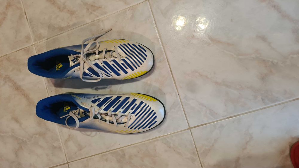 Мъжки Обувки За Футбол Adidas  номер 43,5  почти нови