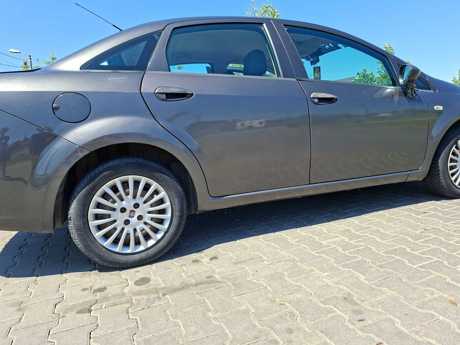 Masina auto Fiat Linea
