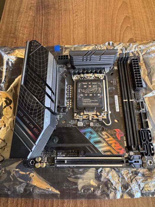 Placa de baza Asus ROG STRIX B760-I GAMING WIFI