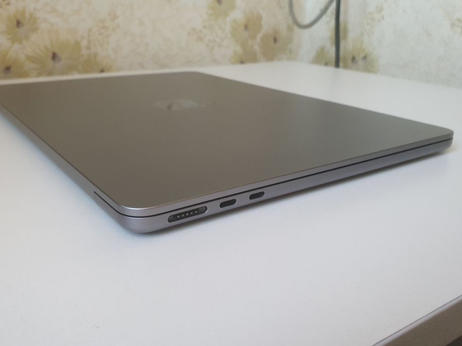 MacBook air m2 16/512 гб