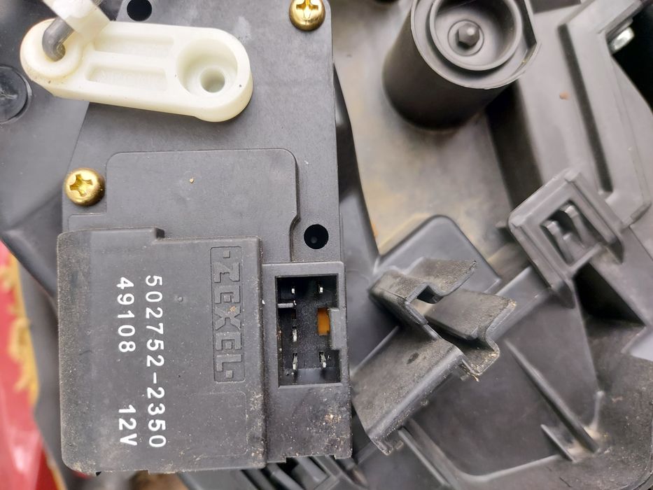 Актуатор заслонки печки на Subaru Forester 2005 год .