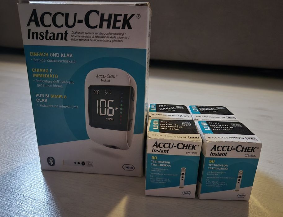 Teste de glicemie Accu-Chek Instant 4 cutii + glucometru