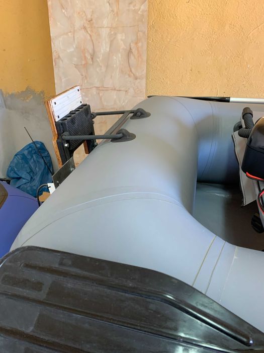 Надуваема лодка с ел. двигател