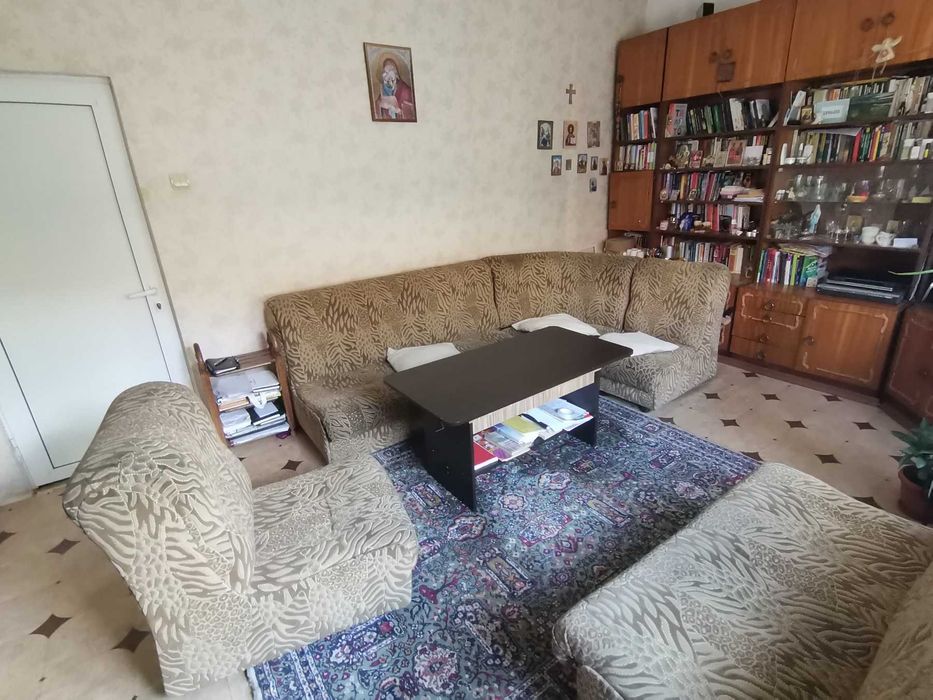 Продавам два етажа от къща - Хасково, Република