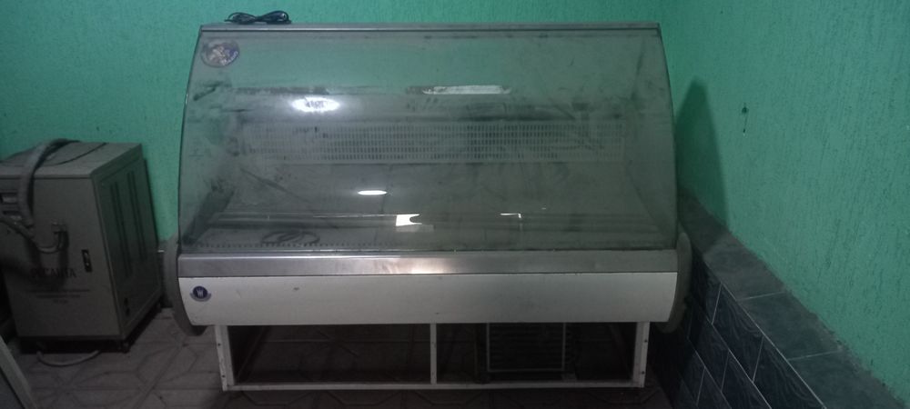 Холодильная витрина (б/у) — рабочая