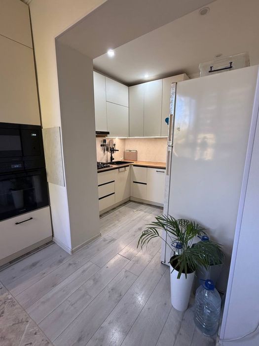 Продаётся КВАРТИРА 4/4/4 на 82м2 Ориентир: Ц-5, Монумент Мужества