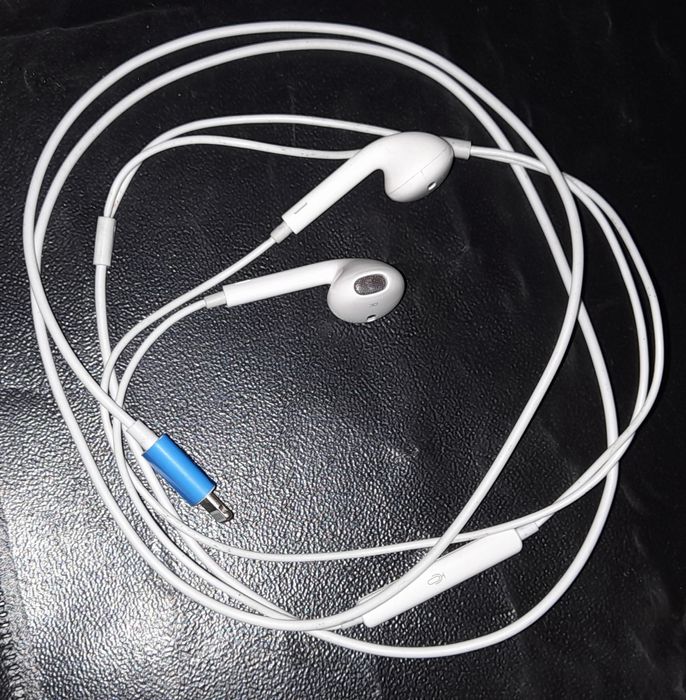 Iphone headphones lightning connect