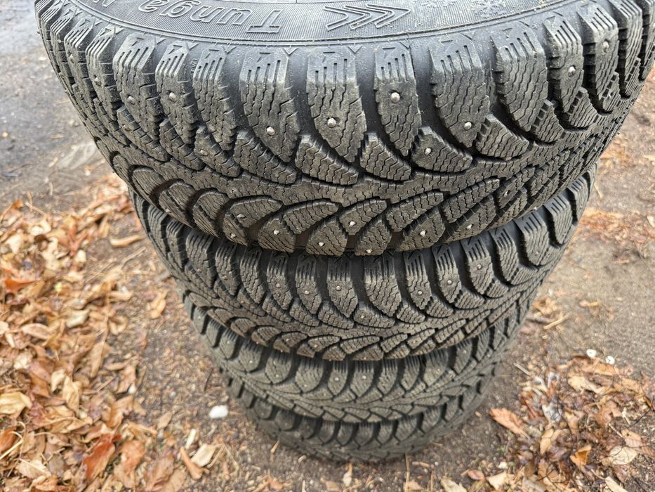 Продам зимние шины комплект