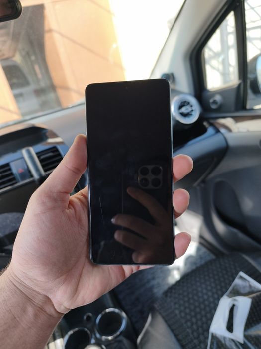 Redmi Note 12 Pro + 5G.   8 / 256