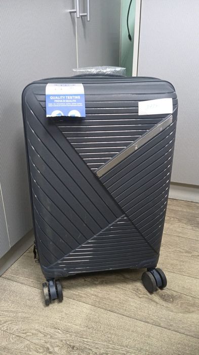 Продам чемодан новый