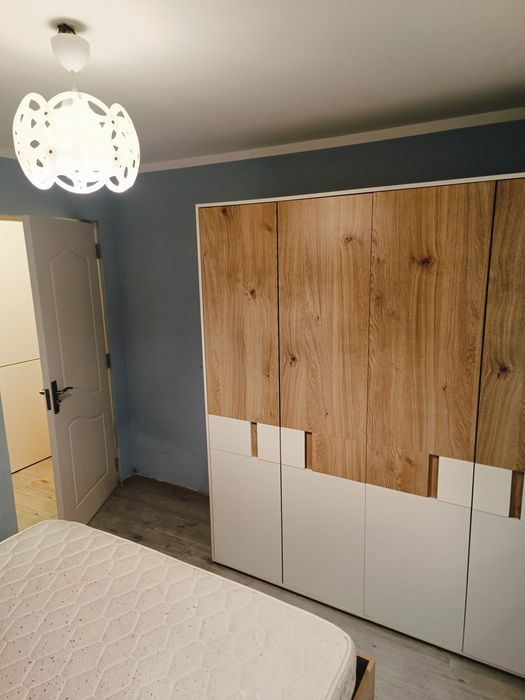 Închiriez apartament cu 2 camere