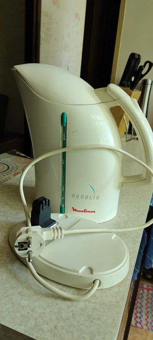 Электрический чайник Moulinex.