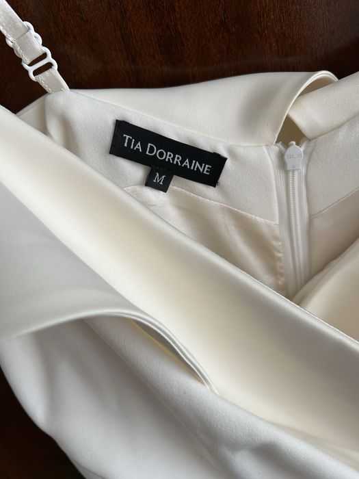 Стилна рокля Tia Dorraine