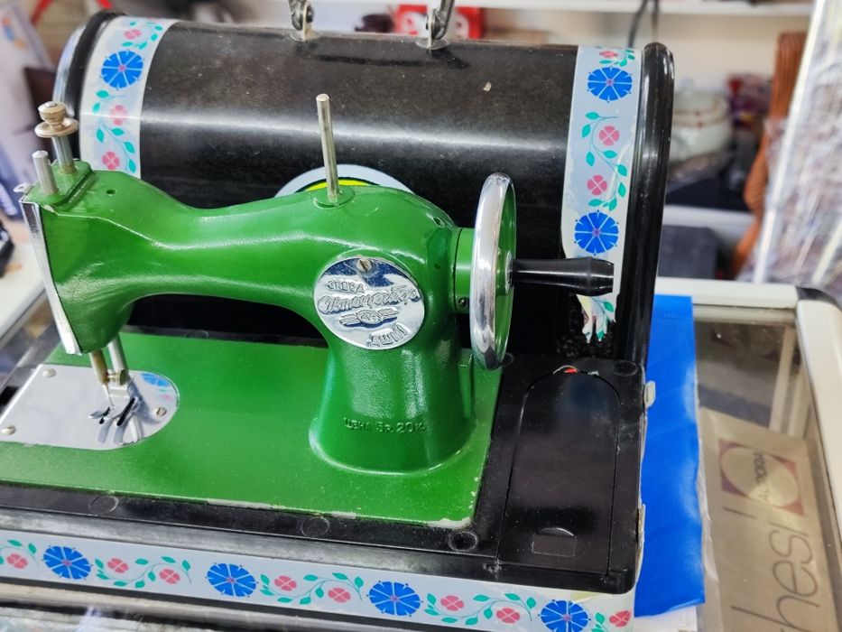 Стара играчка шевна машина