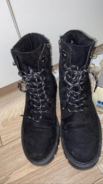 Продам зимние ботинки