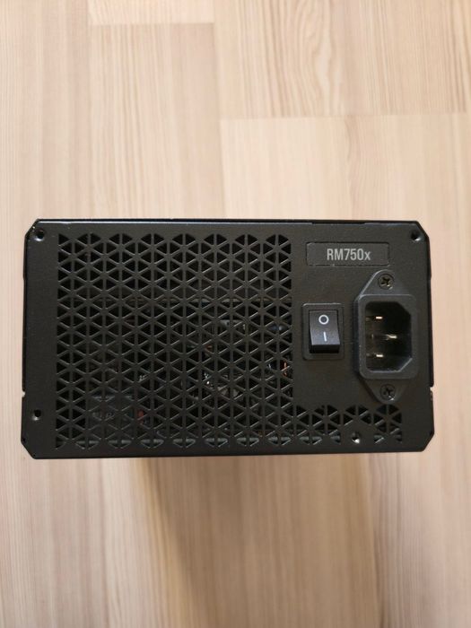 Захранващ блок Corsair RM750X