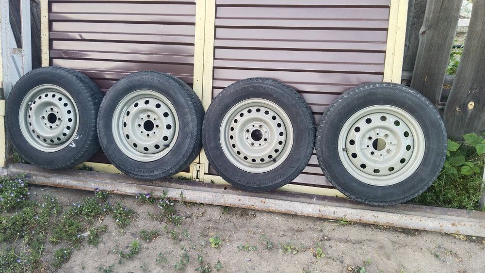 Продам комплект колес