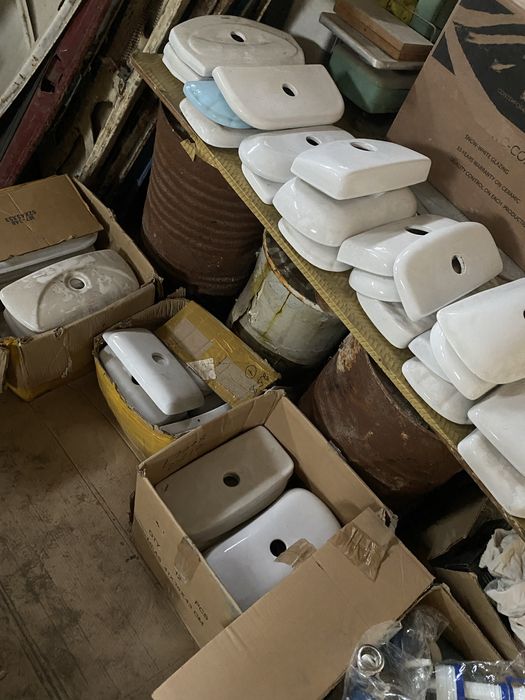 Унитазы, раковины, сантехника