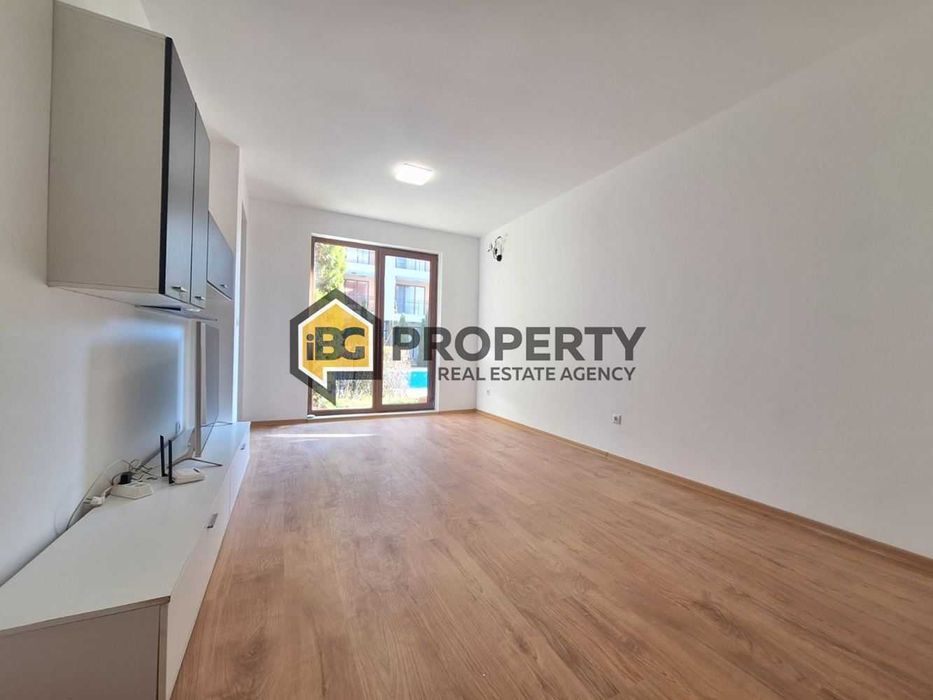 Двустаен апартамент с веранда в град Бяла