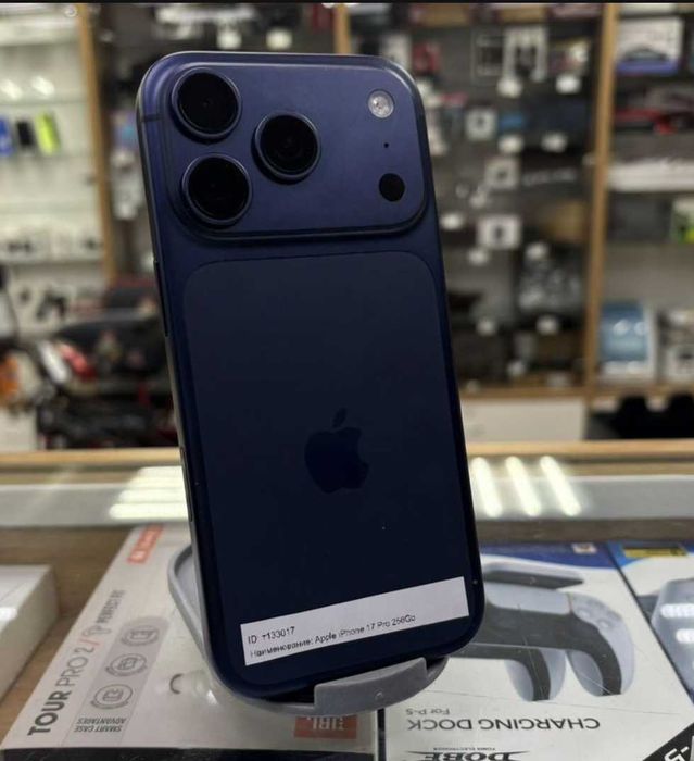 iPhone 17 Pro, 256 ГБ, SIM + eSIM