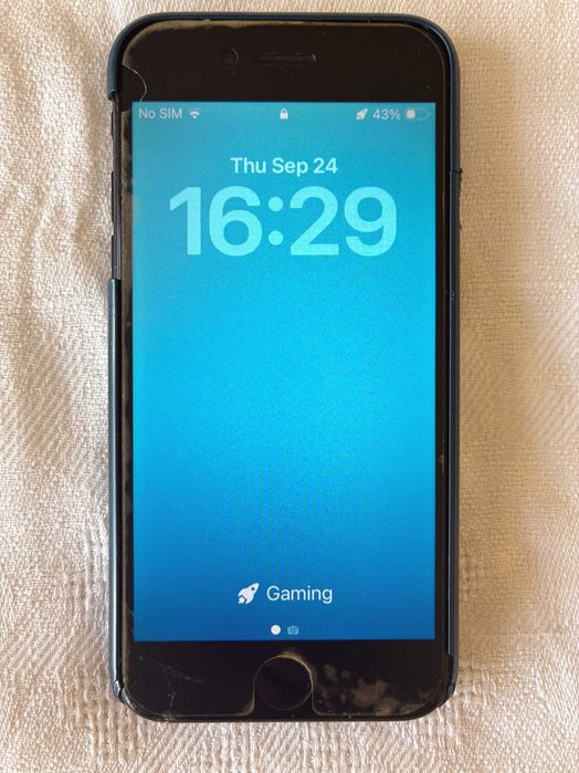 Продавам iPhone SE 2020