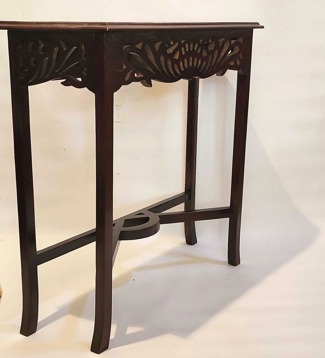 Конзолна маса в стил Ар Нуво