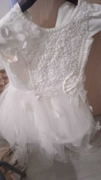 Продам платье девочки