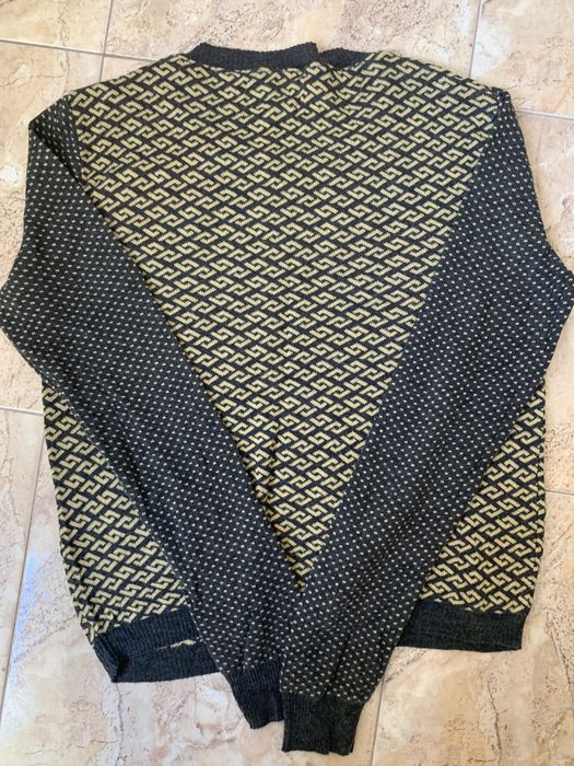 Пуловер / блуза с дълъг ръкав