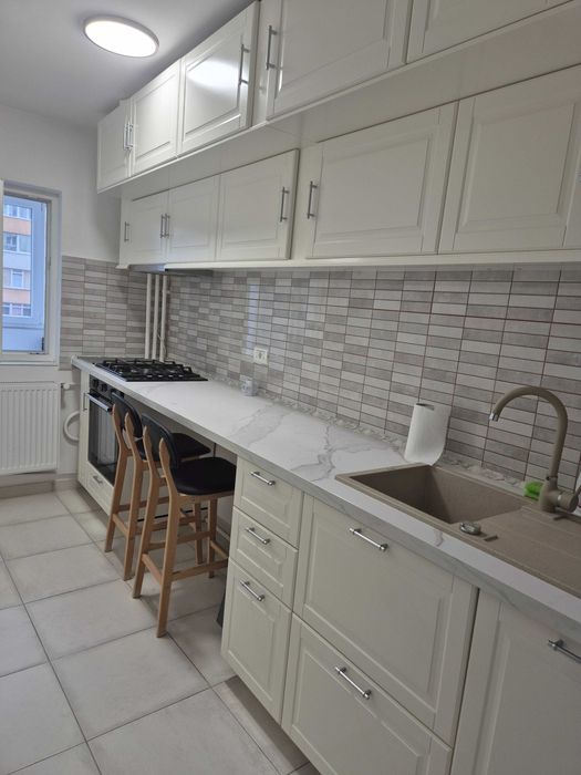Proprietar inchiriez apartament 2 camere Rahova, stradal, cu vedere la linia lui 32 pe Calea Rahovei