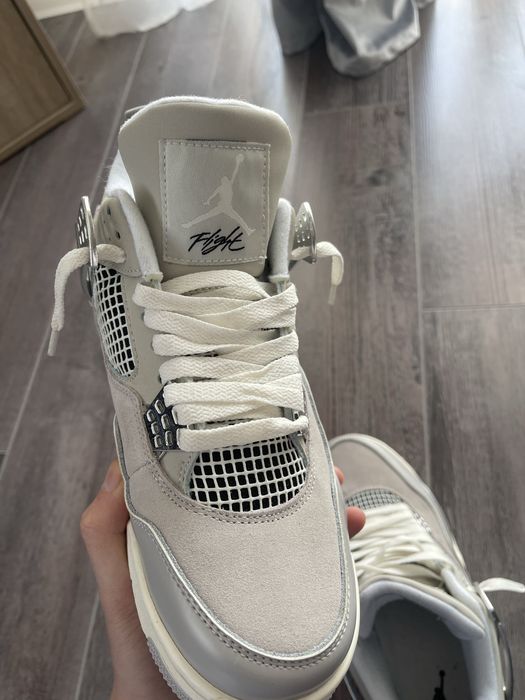 Jordan 4 Frozen Moments