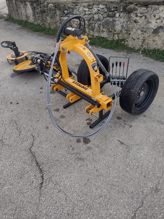 Продавам отклоняваща косачка и фреза