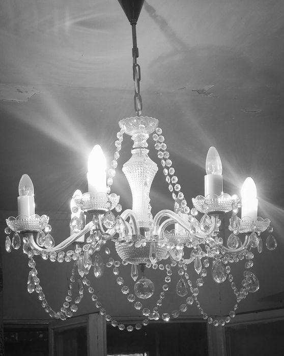 Роскошная хрустальная люстра — добавьте блеска в ваш интерьер!