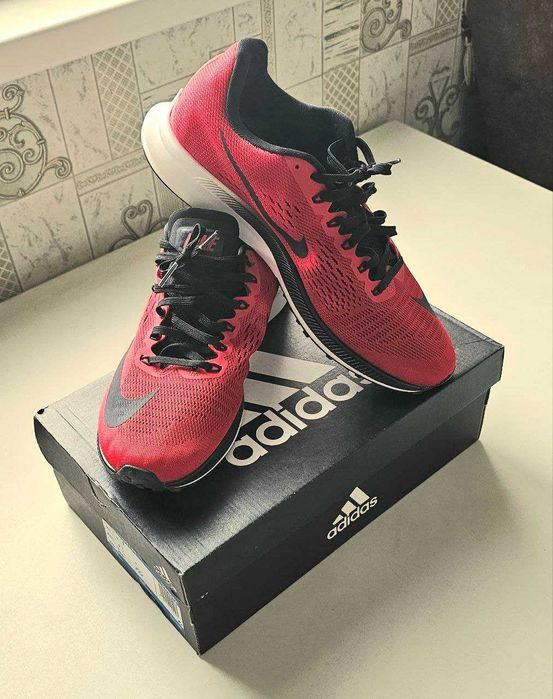 Продам новые кроссовки NIKE (100% оригинал)