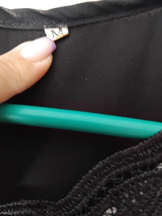 Дамски елегантен разкроен потник с принт и дантела – размер M