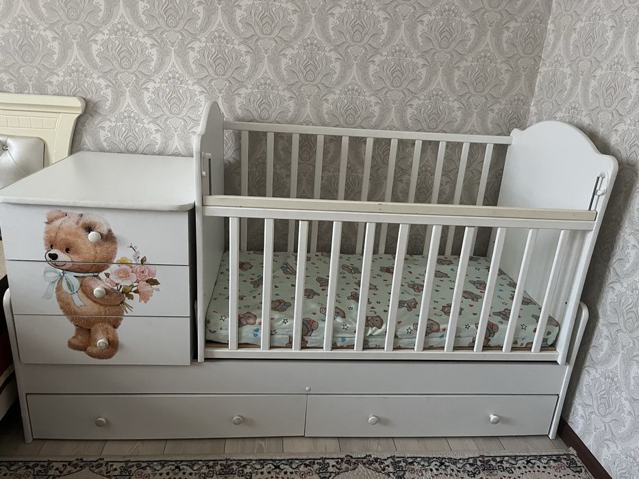Детский кроват ( матрас в подарок)