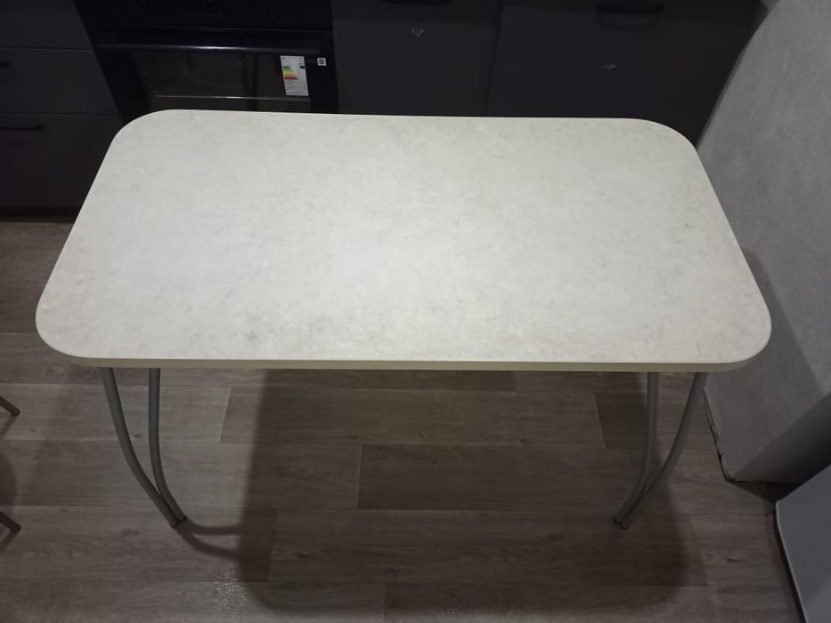 Продам кухонный стол