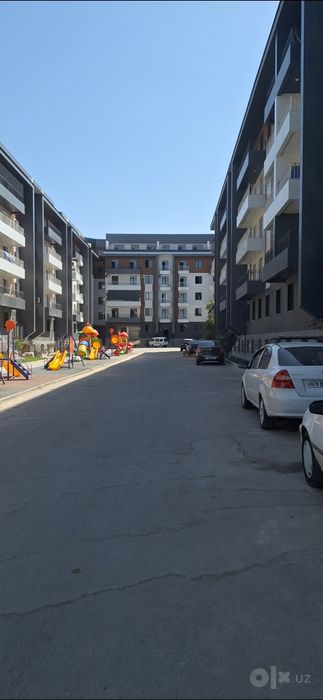 3 хонали 2 та кв сотилади: 1-этаж(37 500 $) ва полуподвал (26 500 $) .