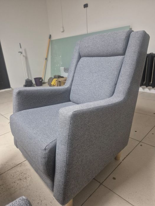 Продам столы и кресла