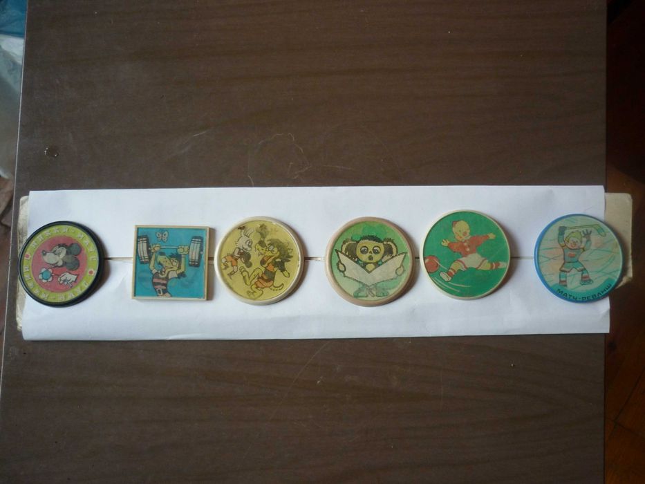 Продам . Советские детские значки переливашки.