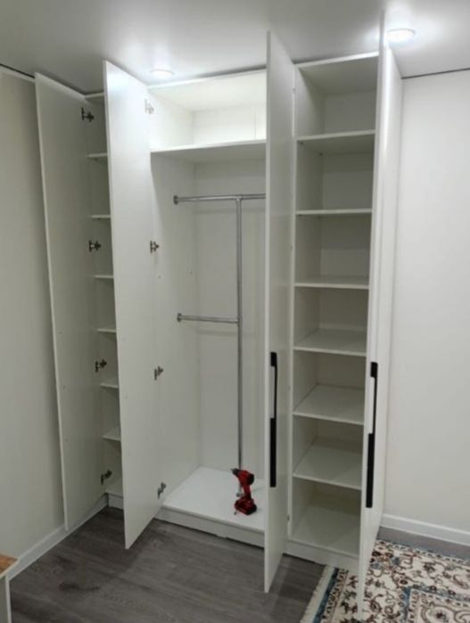 Шкаф с зеркалом продам