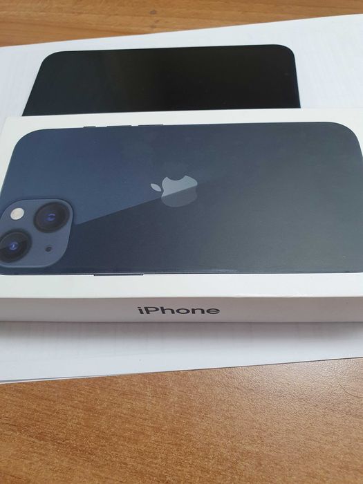 Iphone 13  128 gb  с оставаща гаранция 15 месеца